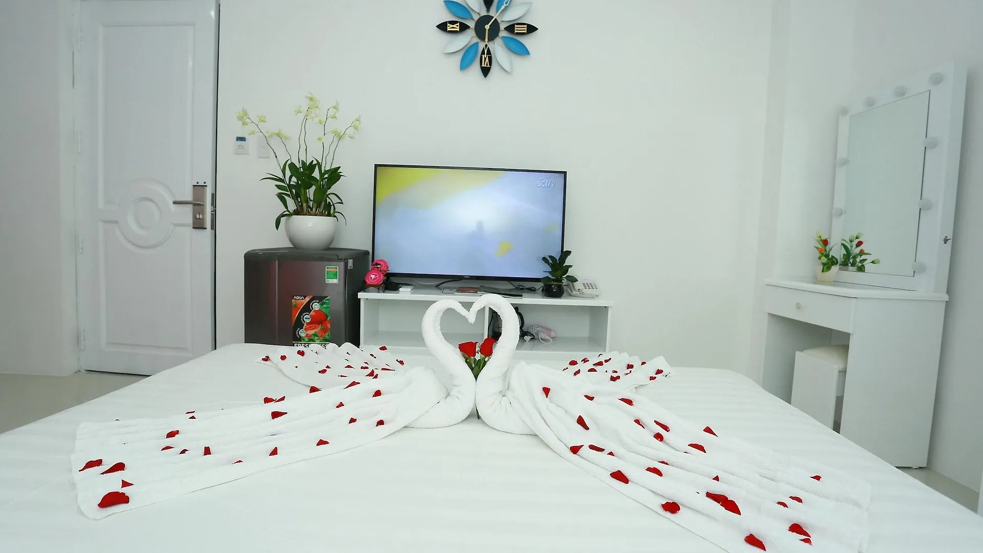 ***  Valentine Hotel Saigon - Bui Vien Street Хошимин Вьетнам