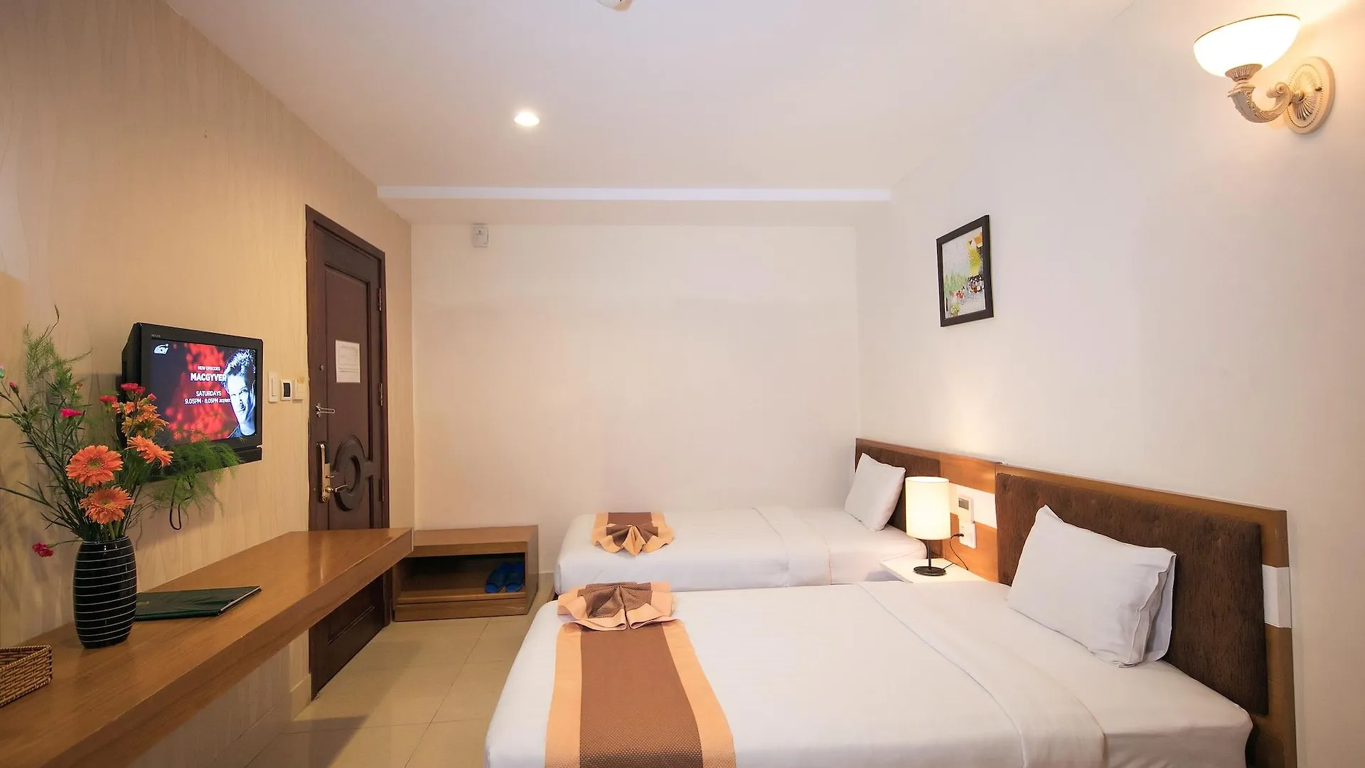 Valentine Hotel Saigon - Bui Vien Street Хошимин