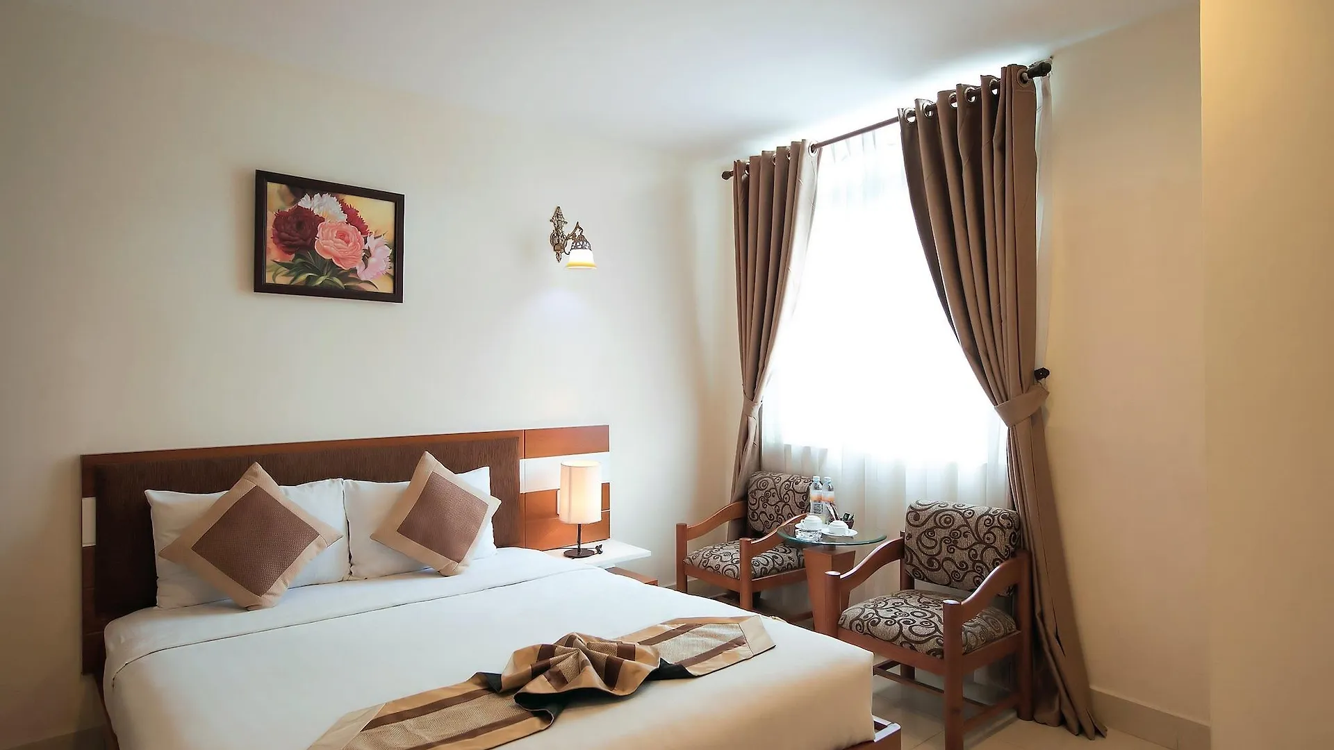 ***  Valentine Hotel Saigon - Bui Vien Street Хошимин Вьетнам