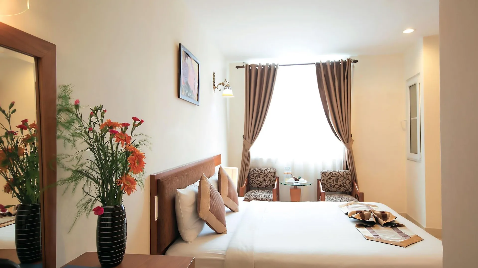 Valentine Hotel Saigon - Bui Vien Street Хошимин