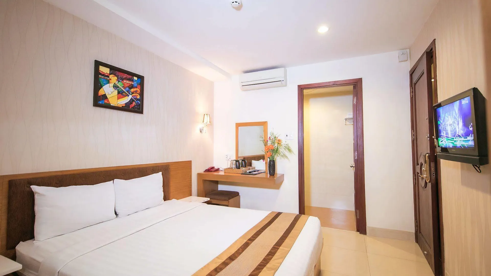 Valentine Hotel Saigon - Bui Vien Street Хошимин