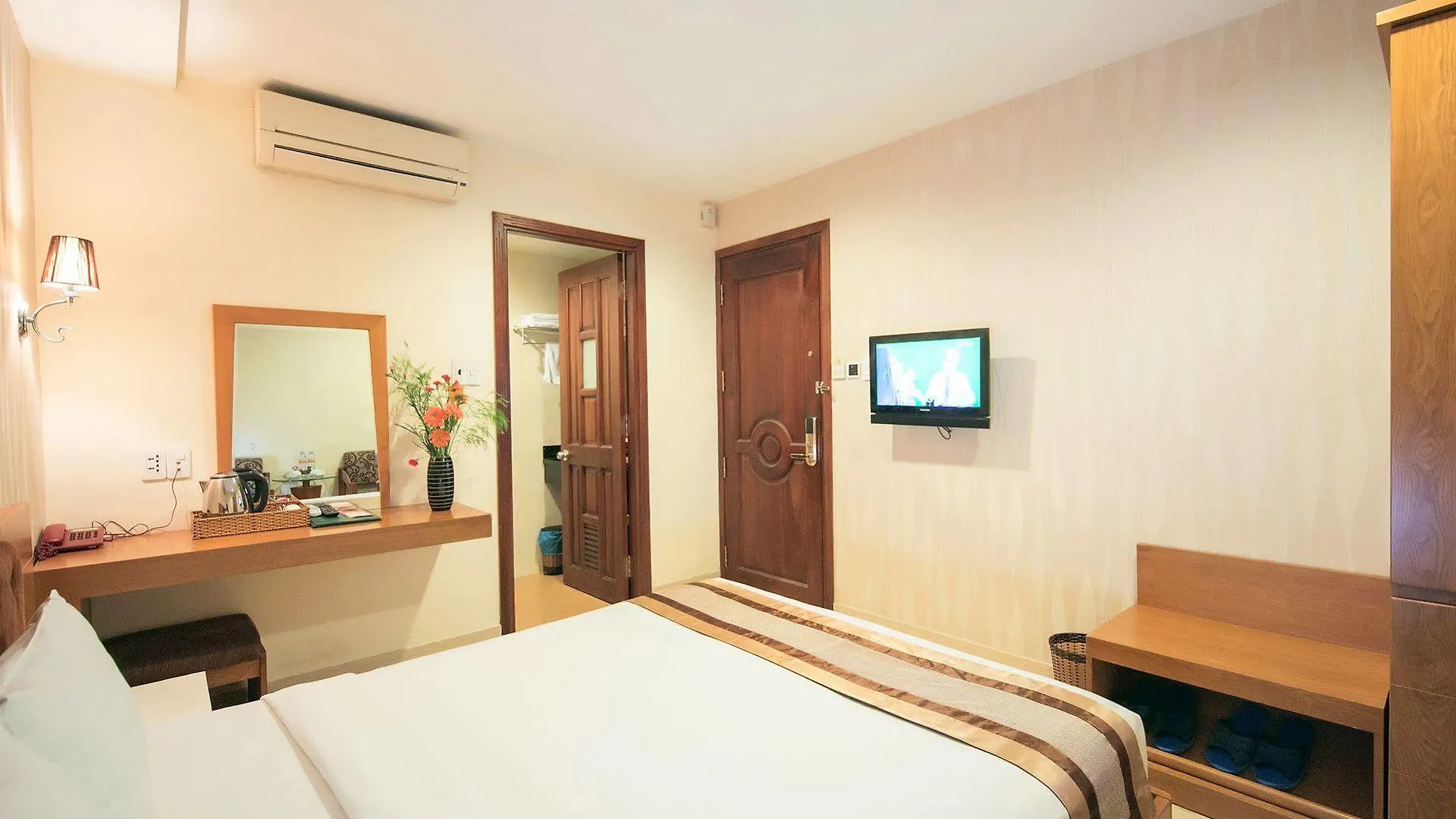 Valentine Hotel Saigon - Bui Vien Street Хошимин