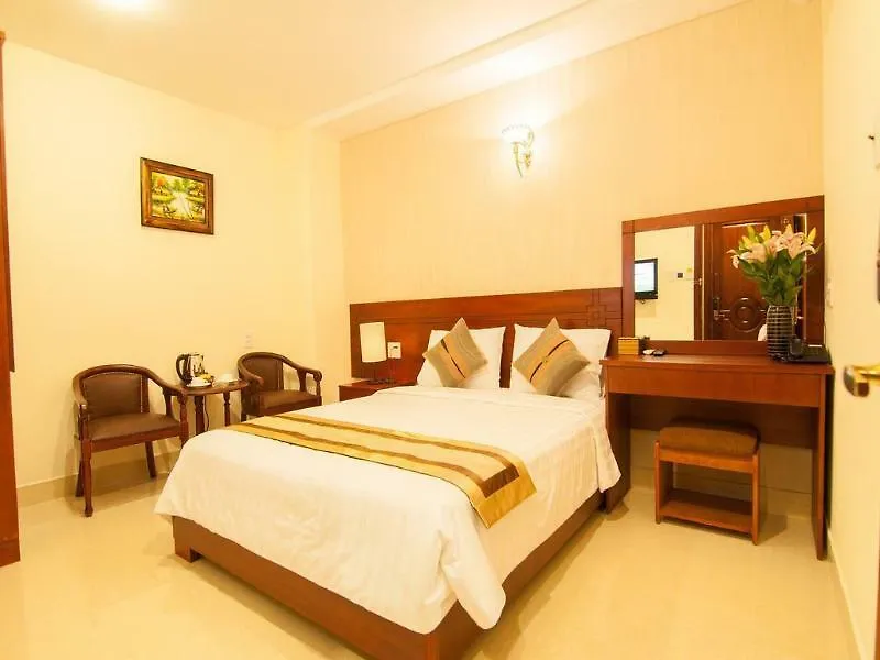 Valentine Hotel Saigon - Bui Vien Street Хошимин 3*,